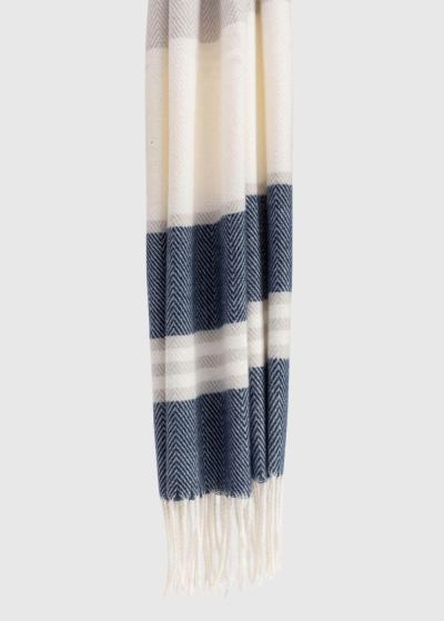 Scarf with fridge detail - back