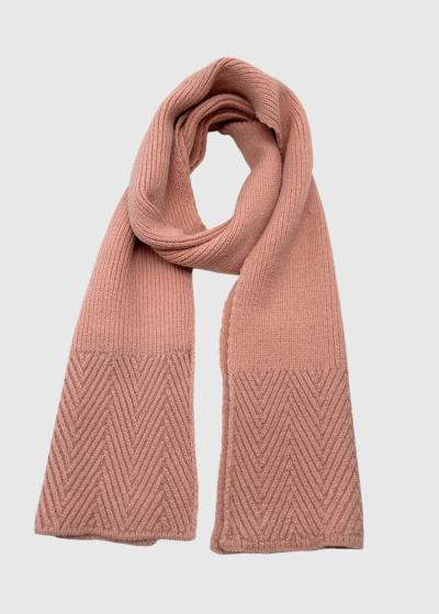 Gilat pink knitted scarf and hat - back