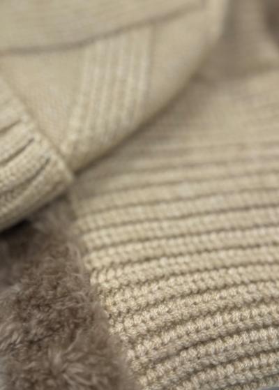 Evie beige scarf and pom pom hat - back