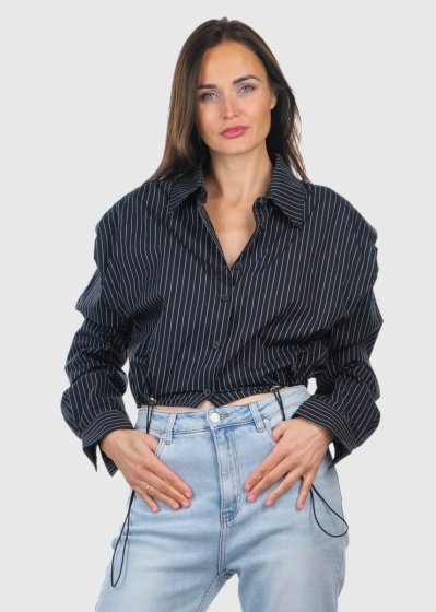 Teofila melna blūze ar aukliņas aizdari 