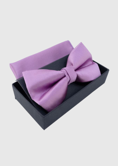Ansat violets tauriņš ar lakatiņu
