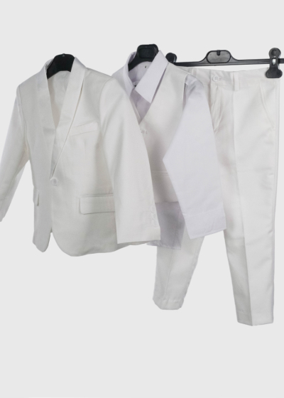 Caspian white suit with pockets
