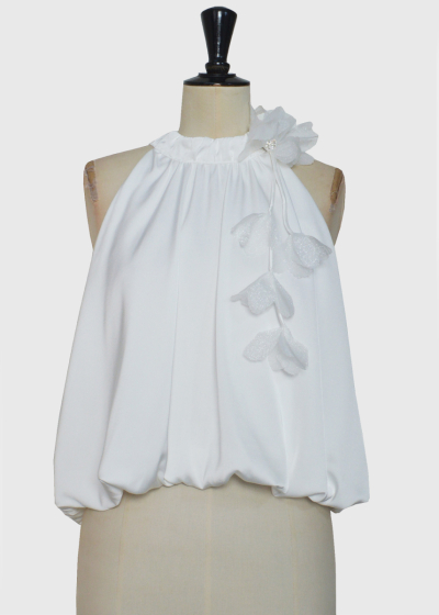 Vlada balts tops