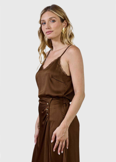 Esmina brūns tops ar plānām lencītēm