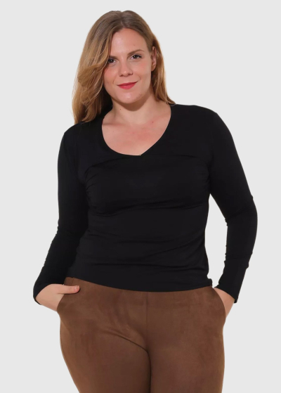 Agrippina Plus Size melns t-krekls ar garām piedruknēm