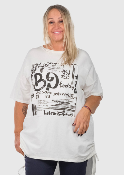 Chiquita Plus Size white tunic with signs